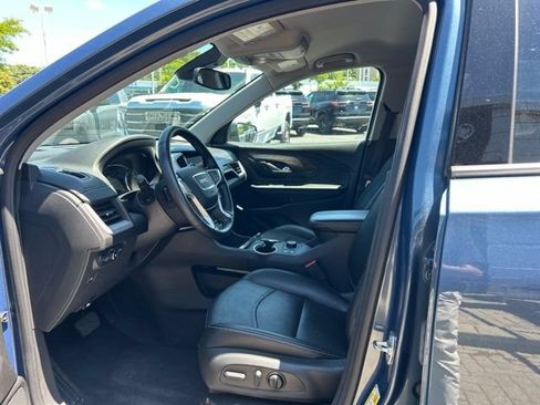 Used 2024 GMC Terrain SLT AWD/4WD image 9