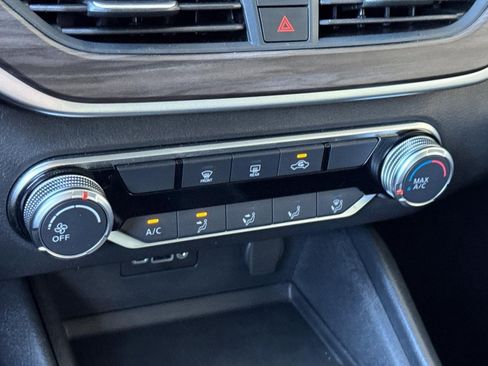 Used 2025 Nissan Altima 2.5 SV image 18