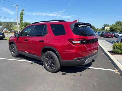 Certified 2025 Honda Pilot TrailSport image 9