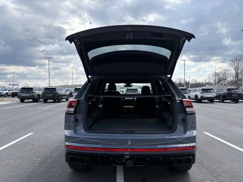 Used 2025 Volkswagen Atlas Cross Sport SEL R-Line image 11