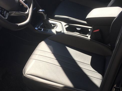 New 2024 Volkswagen Tiguan SE R-Line image 10