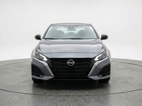 Used 2025 Nissan Altima 2.5 SV image 2