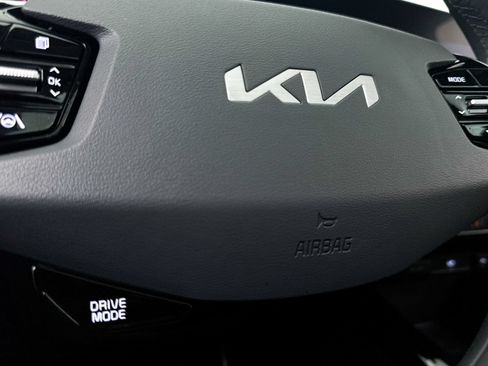 Certified 2025 Kia Niro EX Touring FWD image 10