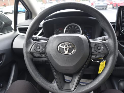 Used 2022 Toyota Corolla LE FWD image 15