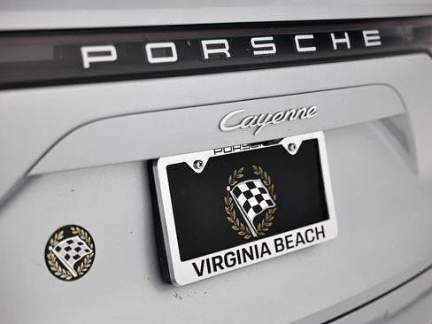 Used 2022 Porsche Cayenne Platinum Edition image 14