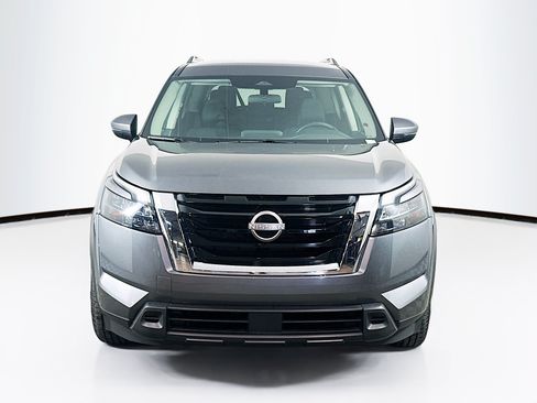 Used 2025 Nissan Pathfinder SV AWD/4WD image 2