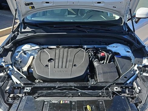 Used 2022 Volvo XC60 B5 Momentum image 10