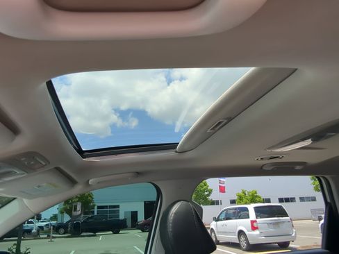 Used 2024 Kia Telluride S w/ S Sunroof Package FWD image 20
