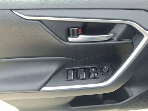 Used 2025 Toyota RAV4 XLE image 14