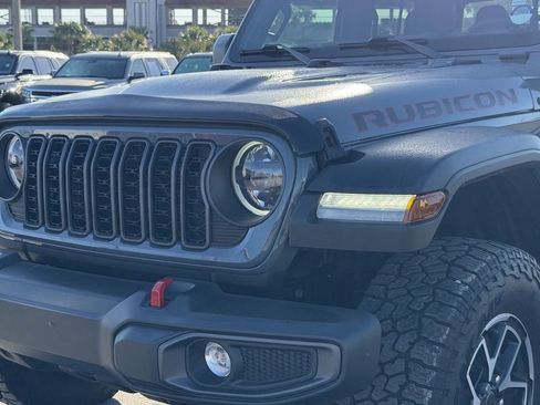 Used 2024 Jeep Gladiator Rubicon AWD/4WD image 10