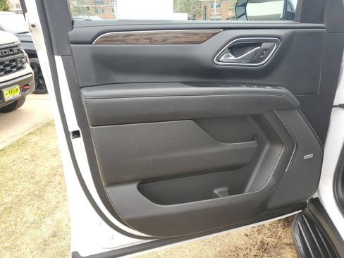 Used 2024 Chevrolet Suburban Premier RWD image 21