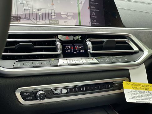 Used 2021 BMW X7 xDrive40i w/ M Sport Package AWD/4WD image 44