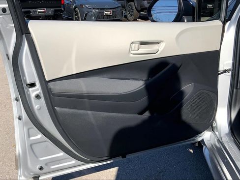 Used 2025 Toyota Corolla LE image 21