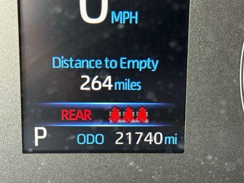 Used 2025 Toyota Corolla SE image 17