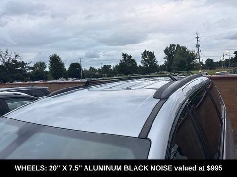 Used 2018 Chrysler Pacifica Touring-L w/ Premium Audio Group FWD image 4