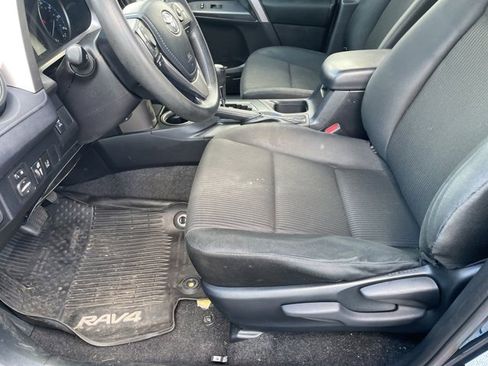 Used 2018 Toyota RAV4 LE image 15