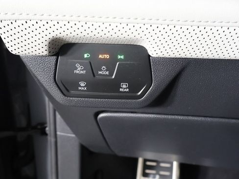 Used 2024 Volkswagen Atlas Cross Sport SEL Premium R-Line AWD/4WD image 39