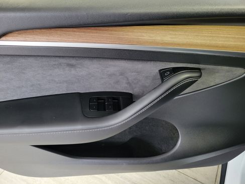 Used 2025 Tesla Model Y Long Range RWD image 18