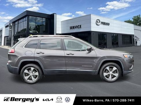 Used 2019 Jeep Cherokee Limited AWD/4WD image 5