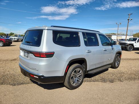 Used 2023 Jeep Wagoneer Series II image 5