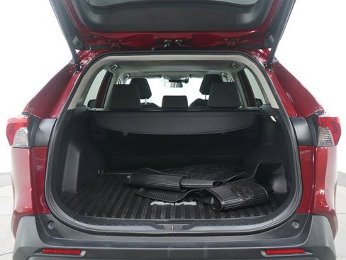 Used 2025 Toyota RAV4 XLE w/ Convenience Package image 16