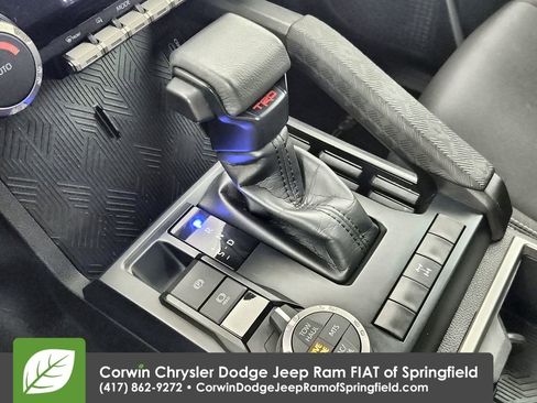 Used 2024 Toyota Tacoma TRD Off-Road image 29