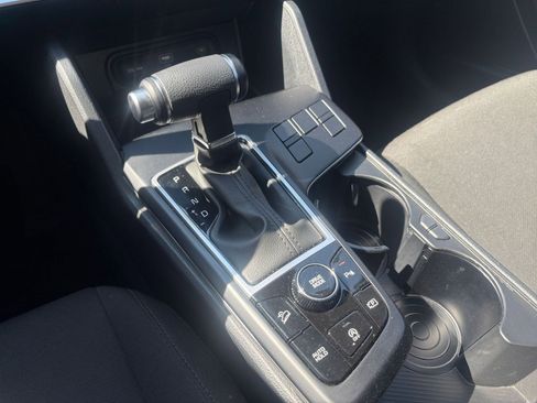 Used 2025 Kia Sportage LX image 40