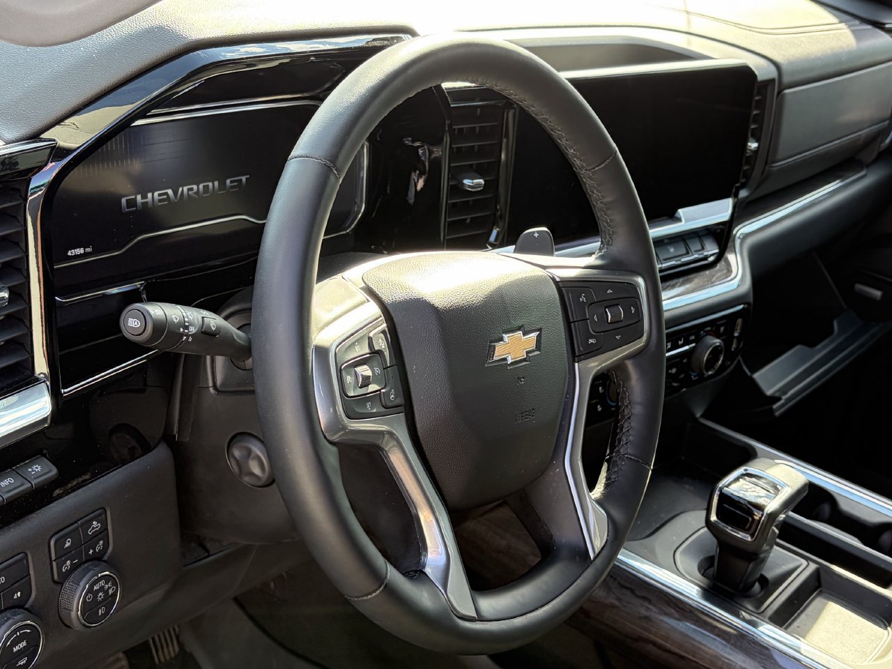 Used 2024 Chevrolet Silverado 1500 LTZ w/ LTZ Premium Package AWD/4WD image 7