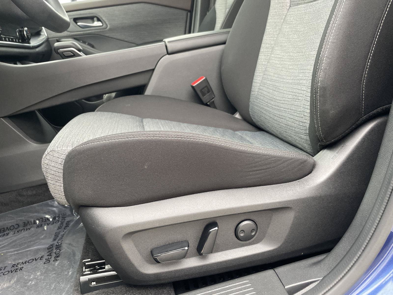 Used 2023 Nissan Rogue SV FWD image 22