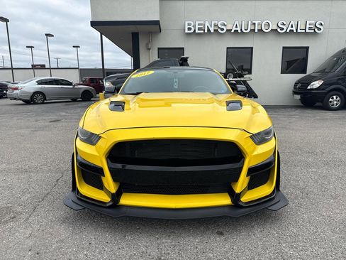 Used 2017 Ford Mustang GT RWD image 3