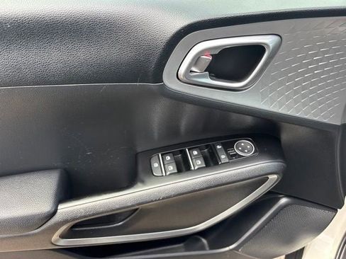Used 2024 Kia Soul LX w/ Option Group 015 FWD image 12