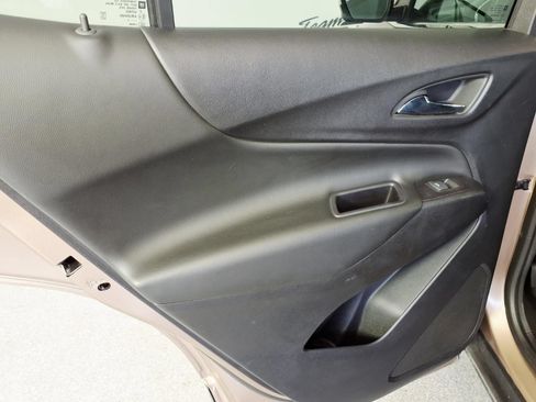 Used 2019 Chevrolet Equinox LT w/ Driver Convenience Package FWD image 24