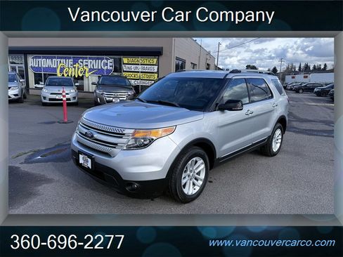 Used 2013 Ford Explorer XLT image 3