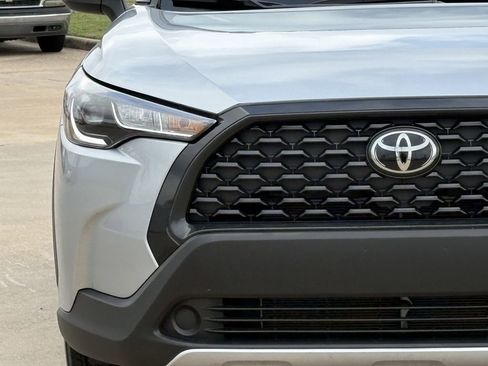 Used 2025 Toyota Corolla Cross LE image 5