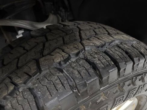 Used 2019 Chevrolet Silverado 1500 High Country w/ Z71 Off-Road Package AWD/4WD image 39