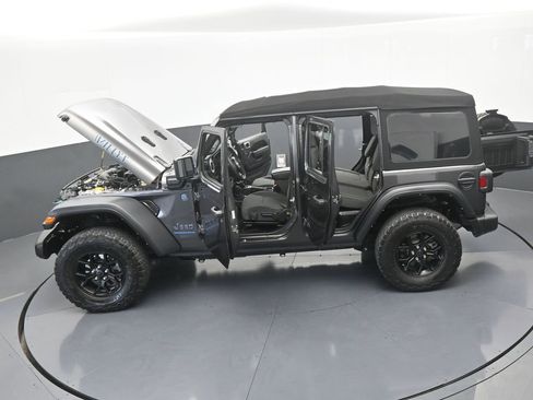 Used 2024 Jeep Wrangler Unlimited AWD/4WD image 70