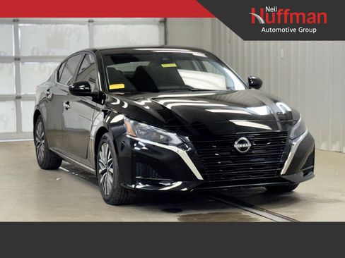 Used 2023 Nissan Altima 2.5 SV image 1