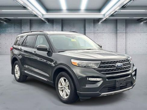 Used 2023 Ford Explorer XLT w/ Equipment Group 202A image 3