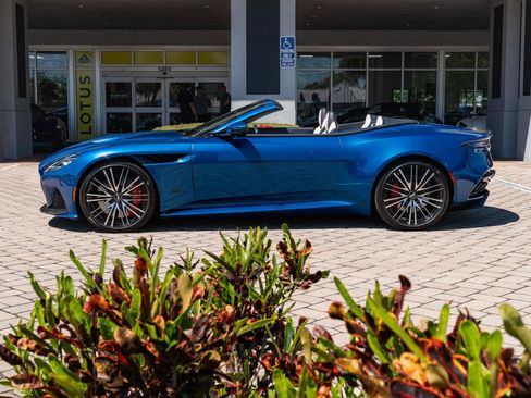 Used 2022 Aston Martin DBS Superleggera Volante RWD image 33