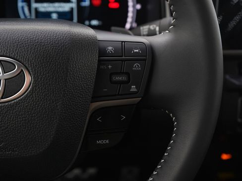 Used 2025 Toyota Camry SE image 24