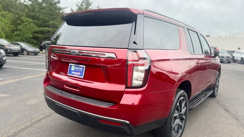 Used 2022 Chevrolet Suburban RST w/ Luxury Package AWD/4WD image 8