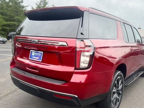 Used 2022 Chevrolet Suburban RST w/ Luxury Package AWD/4WD image 8