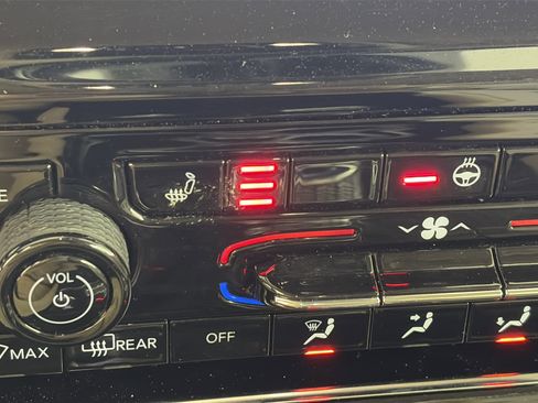 Used 2022 Jeep Grand Cherokee L Limited image 25