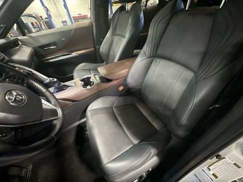 Used 2022 Toyota Venza Limited AWD/4WD image 17