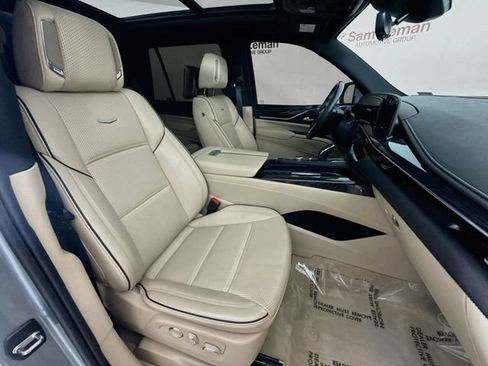 Used 2024 Cadillac Escalade Premium Luxury AWD/4WD image 33