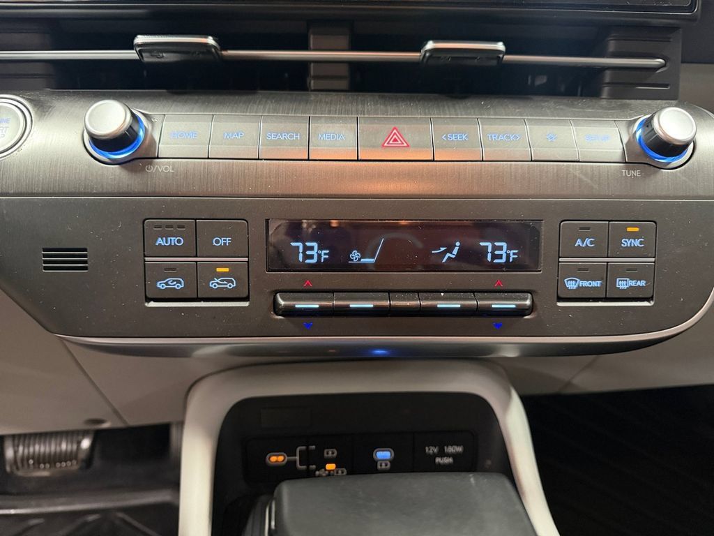 Used 2025 Hyundai Kona SEL AWD/4WD image 39