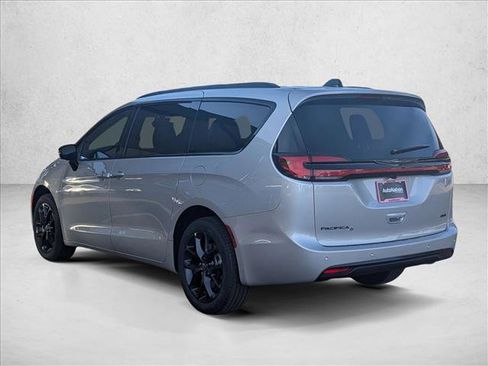 New 2026 Chrysler Pacifica Select image 8