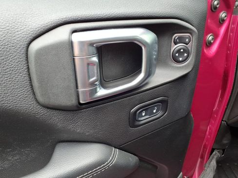 Used 2022 Jeep Wrangler Unlimited Sahara w/ Cold Weather Group AWD/4WD image 18