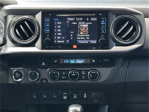 Used 2018 Toyota Tacoma TRD Off-Road w/ TRD Premium Off Road Package AWD/4WD image 23