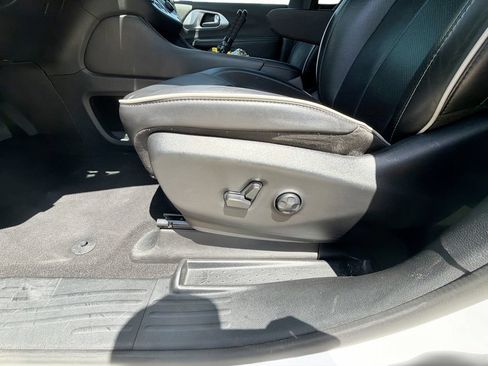 Used 2025 Chrysler Pacifica Limited FWD image 14